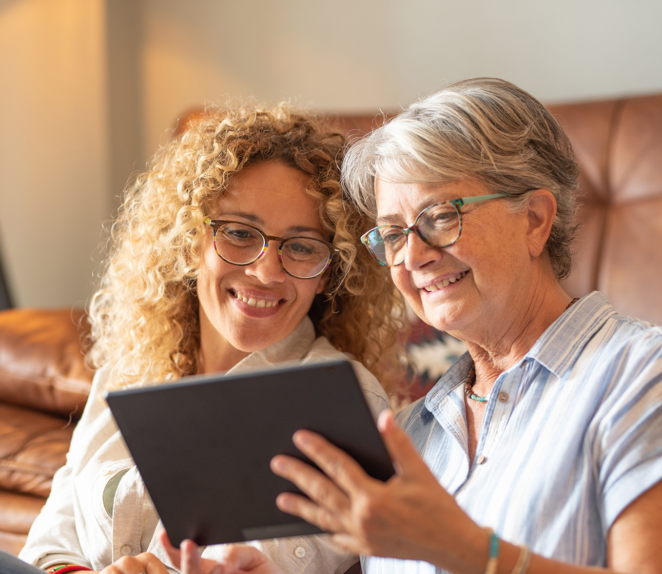 ladies-looking-at-tablet